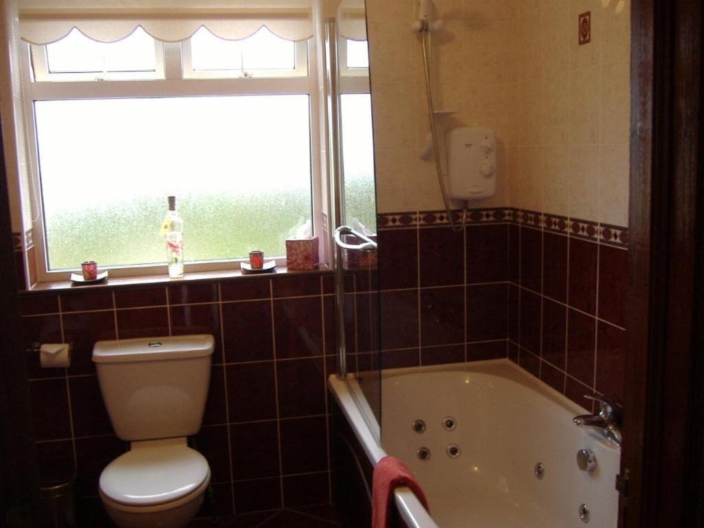 Riverwalk House B&B Oughterard Habitación foto