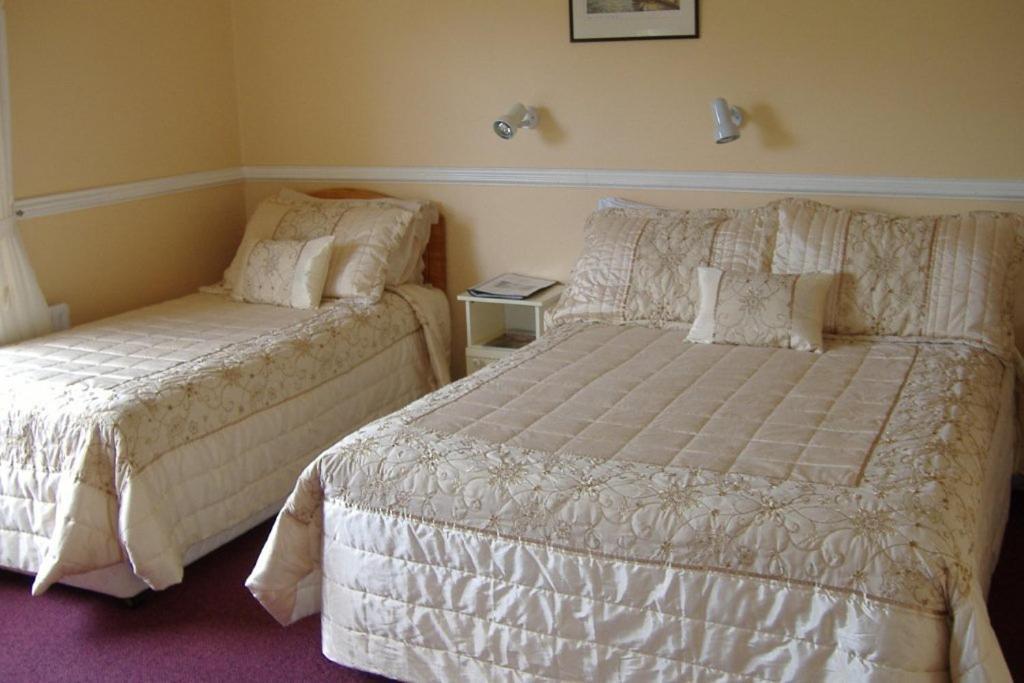 Riverwalk House B&B Oughterard Habitación foto