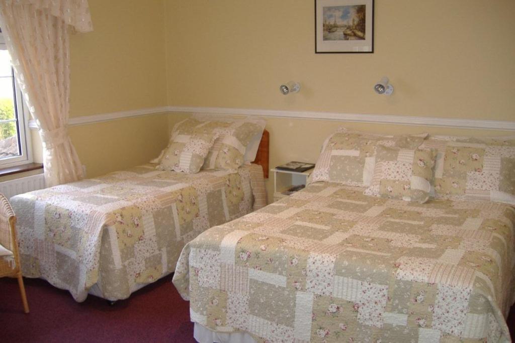 Riverwalk House B&B Oughterard Habitación foto